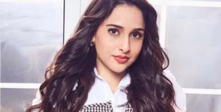 Despite Rains and Flash Floods, Sadia Khateeb’s Film Shoot in Kashmir Continues