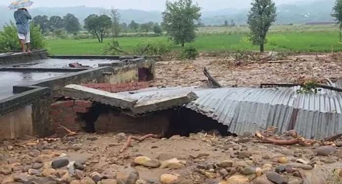 Heavy snowfall, flashfloods claim over 300 lives in 12 years in J&K