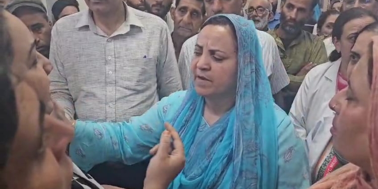 Sakeena Itoo visits SMHS Hospital Srinagar, enquires about health of injured student