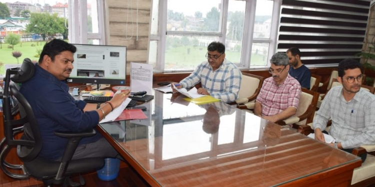 Inclement Weather: Divisional Commissioner Kashmir M Raju reviews overall scenario, functioning of services