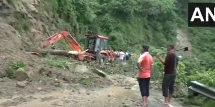 Landslide blocks Jammu-Rajouri National Highway, restoration work underway