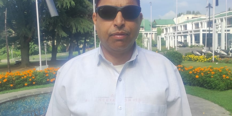 Rising above darkness: 100 per cent Kupwara blind man inspires thousands across India