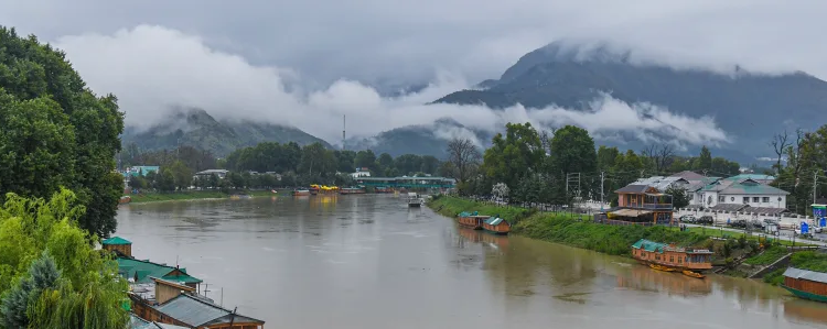 Jhelum level recedes slightly, still above danger mark; evacuations continue: Div Com Kashmir