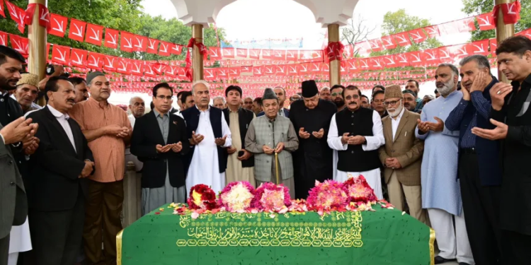 NC President Farooq Abdullah, CM Omar pay tributes to former CM Sheikh Abdullah on his death anniversary