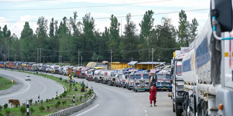 Jammu-Srinagar not fully restored at Udhampur, only LMVs allowed towards Sgr tomorrow