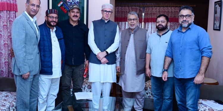Artists’ Delegation Led by Ustaad Waheed Jeelani Meets CM Omar Abdullah, Seeks Support for Cultural Revival