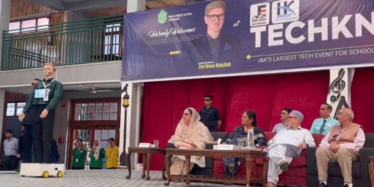 SHAFAAT: Valley’s First Humanoid AI Robot Unveiled by DPS Srinagar Students at TechKnow 2025