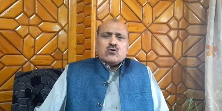 Highway Closure Disastrous for Fruit Industry, Omar Abdullah Government Failed to Protect Growers: Vakil