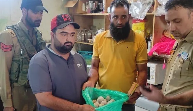 Police register cases against shopkeepers for selling rotten & unhygienic food items in Sopore