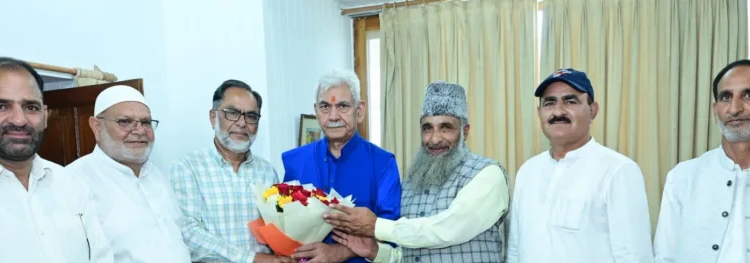 Delegation of Kashmir Fruit Growers Calls on LG Sinha