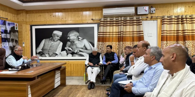 Karra Chairs Coordinators, DCC Presidents Meeting at Srinagar Party Office 