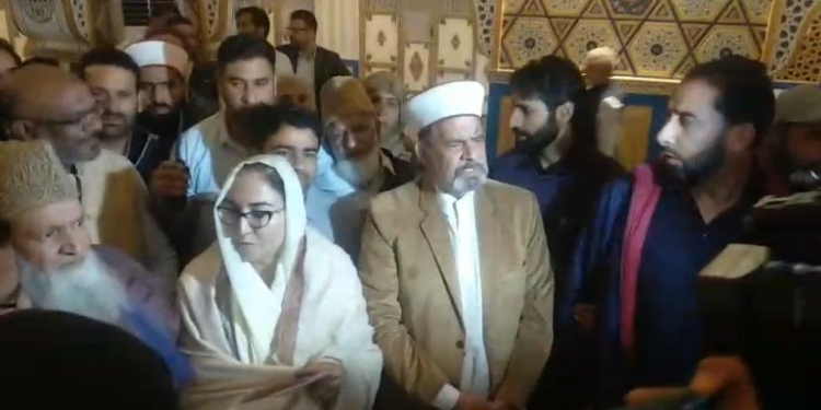Participated in spiritual Fanoos inscribed with Quranic Ayaat installation Cermony inside sanctum sanctorum of holy Hazratbal executed by Jk Waqaf headed by Syeda Dr. Darakhshan Author of many books