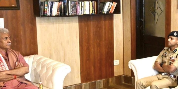 LG Manoj Sinha Visits SSP Udhampur’s Residence, Offers Condolences on Daughter’s Demise