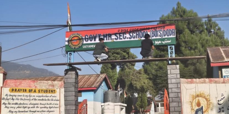 DC Doda Restores Urdu on School Signboard, Safeguards Cultural Identity