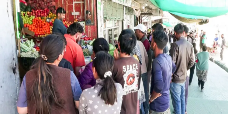 Curfew relaxed in Leh, markets open after shutdown, residents relieved