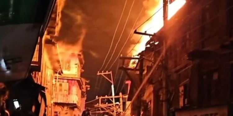 Massive Fire Breaks out in Srinagar’s Fateh Kadal, Several Houses Damaged 