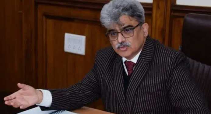 CS Dulloo reviews progress of major highways and tunnels across J&K