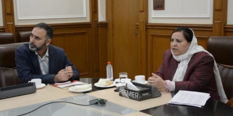 Sakeena Itoo Reviews Winter Preparedness in South Kashmir