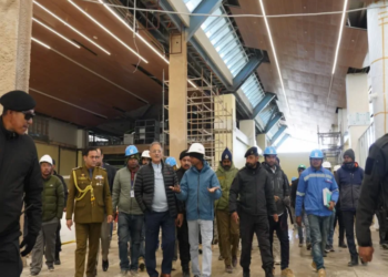 LG Kavinder Gupta reviews progress of eco-smart new airport terminal at Leh
