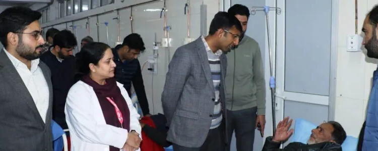 Div Com Kashmir, Deputy Commissioner Srinagar Visit SMHS, Ujala Hospitals; enquire about well-being of injured persons
