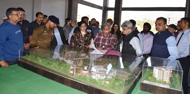 Chief Secretary reviews implementation of key developmental initiatives and flagship schemes in Udhampur