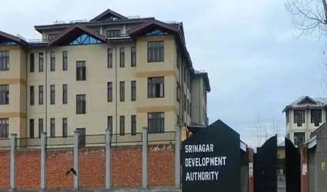 Notices Served to SDA Shopkeepers over Building Permission Deviation.