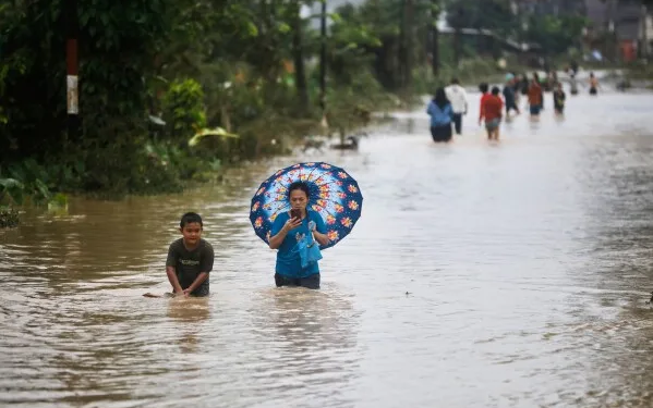 Indonesia flood, landslide death toll climbs to 442, 402 still missing