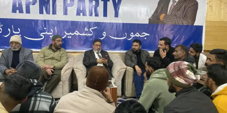Sopore Market Street Vendors call on Altaf Bukhari