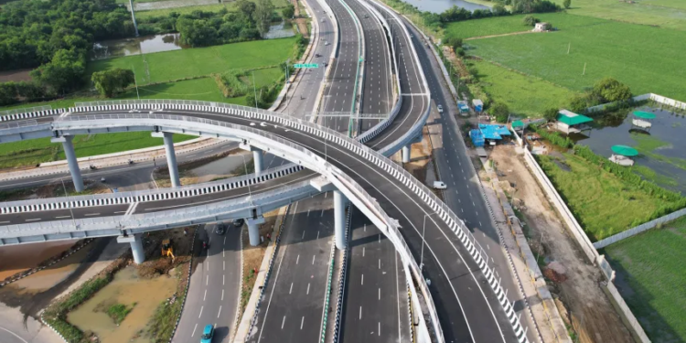 Jio users to get advance security warnings on highways, company signs MoU with NHAI