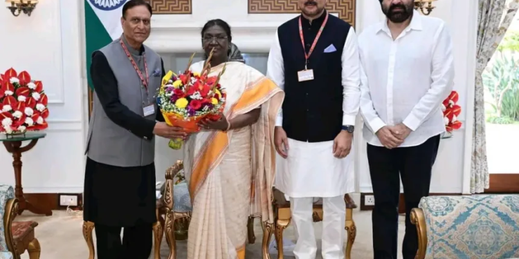 NC MPs meet President Murmu in Delhi, Submit memorandum on J&K Statehood, Jobs and Power Projects