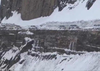 Traffic suspended on Srinagar–Kargil Highway after fresh Snowfall