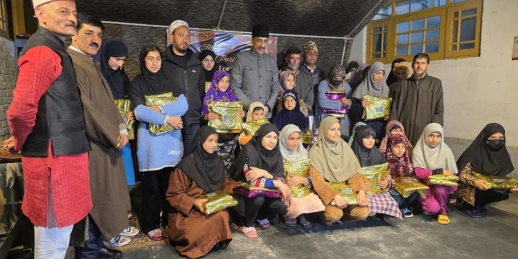 Army Spreads Love, Shares Iftar Meals With Orphan Children at Pattan