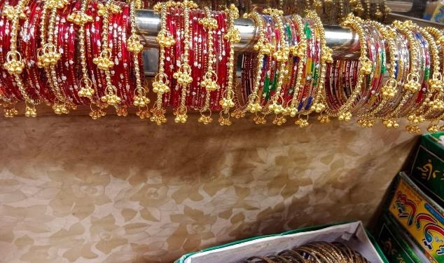 Kashmiri Bangles see surge in demand ahead of Eid, fueled by social media trend