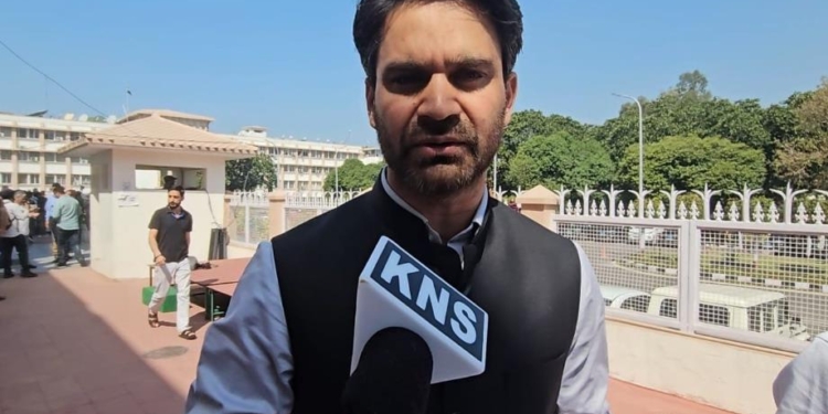 Daily Wagers’ Regularisation Humanitarian Issue, Not Just Employment Matter: MLA Pulwama