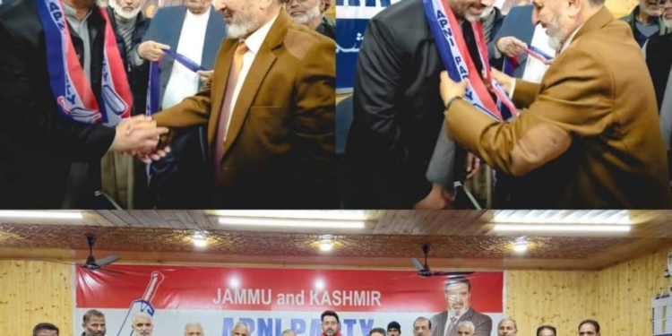 AIP founder member Tanveer Ahmad Dar, along with associates, joins Apni Party