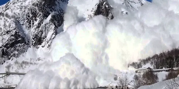 Avalanche Alert in Anantnag, Public Urged to Stay Away from High-Risk Areas