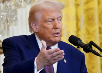 Trump warns Iran against attempting to block Strait of Hormuz and disrupting global oil supply
