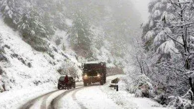 Gurez valley cut off after heavy snowfall, authorities suspend traffic on key routes