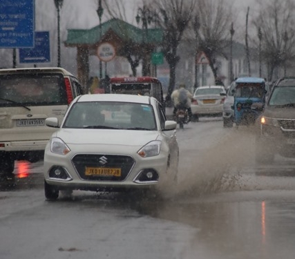 Rain, snow likely in J&K from Tuesday afternoon; flood warning for Zojila, Mughal Road: MeT