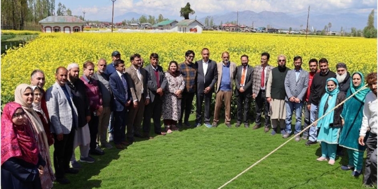 SKUAST-Kashmir’s Khudwani Centre Celebrates ‘Sarson/Tilhan Day’ with Focus on Oilseed Self-Sufficiency