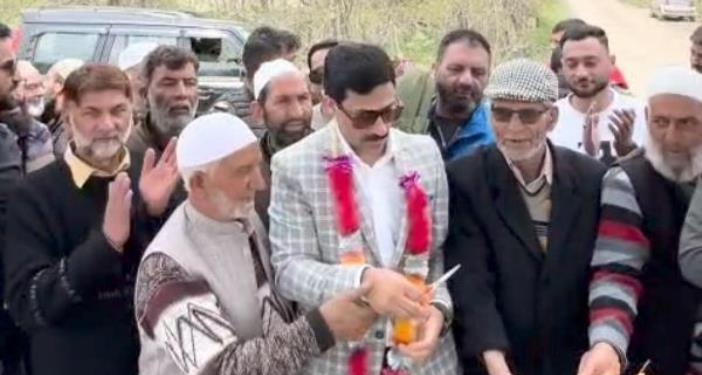 MLA Ahsan Pardesi reviews development in Khonmoh, inaugurates projects