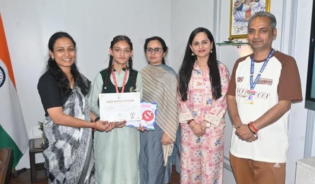 Director Information felicitates Winners of ‘Talent Vista-Poster Making