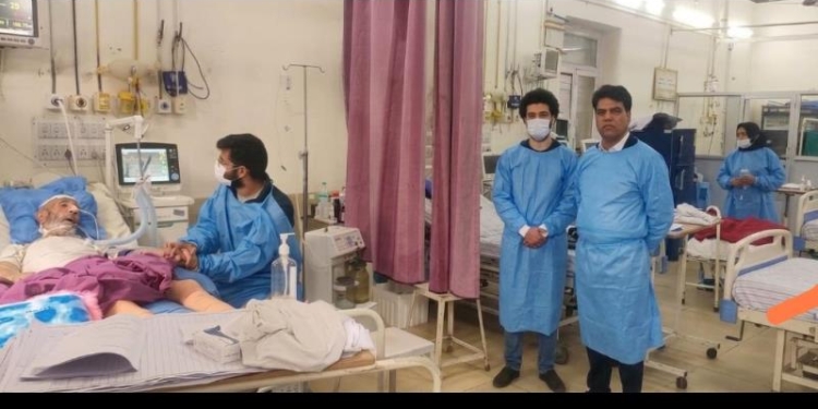 Ex-DDC chief Kupwara visits ailing father of MLA Khursheed at SMHS hospital