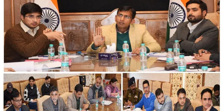 Div Com Kashmir chairs MDC Meeting on Traffic Management; Emphasizes on effective decongestion measures