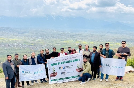 Grand Plantation Drive Successfully Conducted by Skål International Kashmir