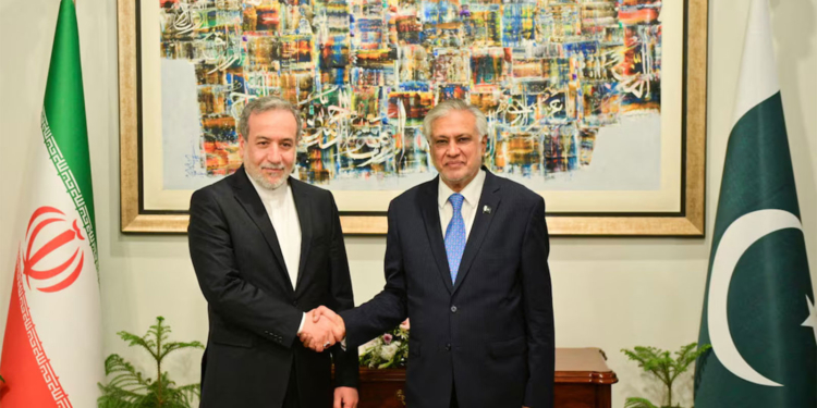Pakistani, Iranian FMs discuss regional situation, Islamabad’s diplomatic manoeuvres