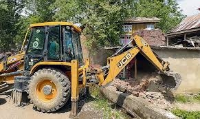 House of Husband-Wife Drug Peddling Duo Demolished in South Kashmir