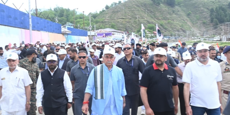 LG Sinha Joins Nasha-Mukt Jammu Kashmir Campaign in Kupwara