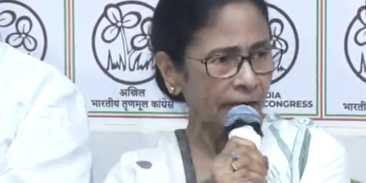 Mamata Banerjee accuses BJP, EC of “looting” democratic rights, says “CEC became villain”