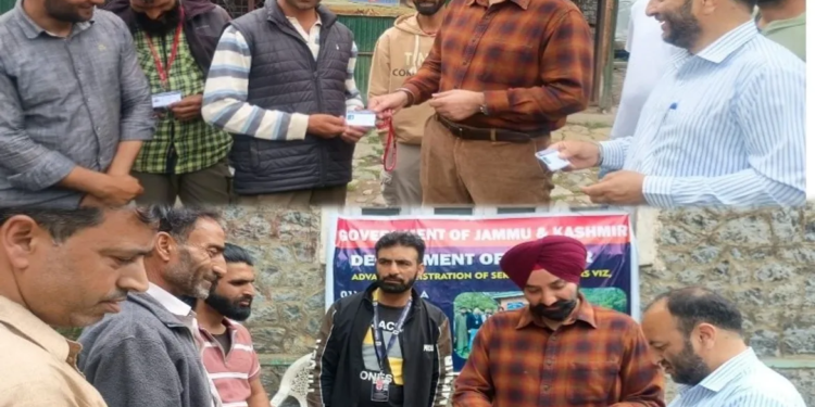 Labour Commissioner J&K reviews preparations for SANNJY, distributes RFID Cards